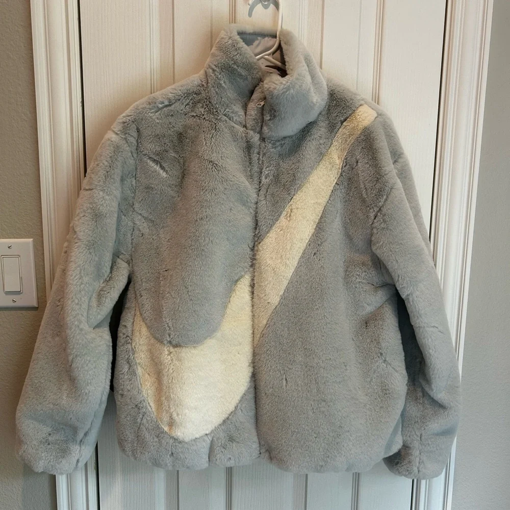 Nike Sportswear Faux Fur Swoosh Jacket - Picture 2 of 2